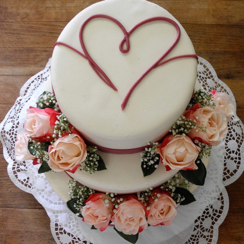 Hochzeitstorte geschwungenes Herz